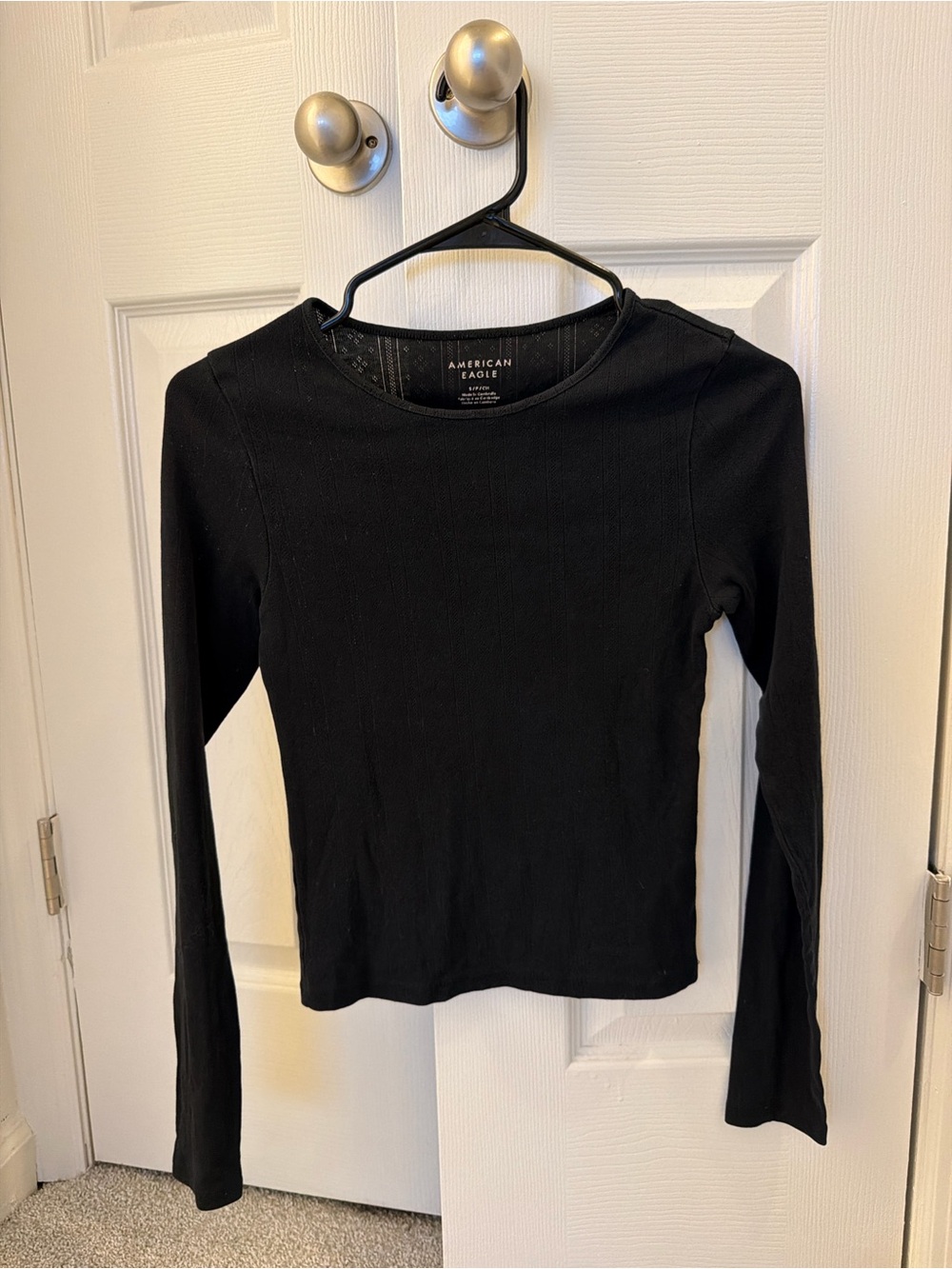 American Eagle Outfitters Black Long Sleeve Crewneck Top